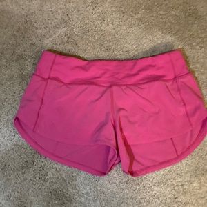 Lululemon speed up low- rise lined short 2.5 sonic pink color